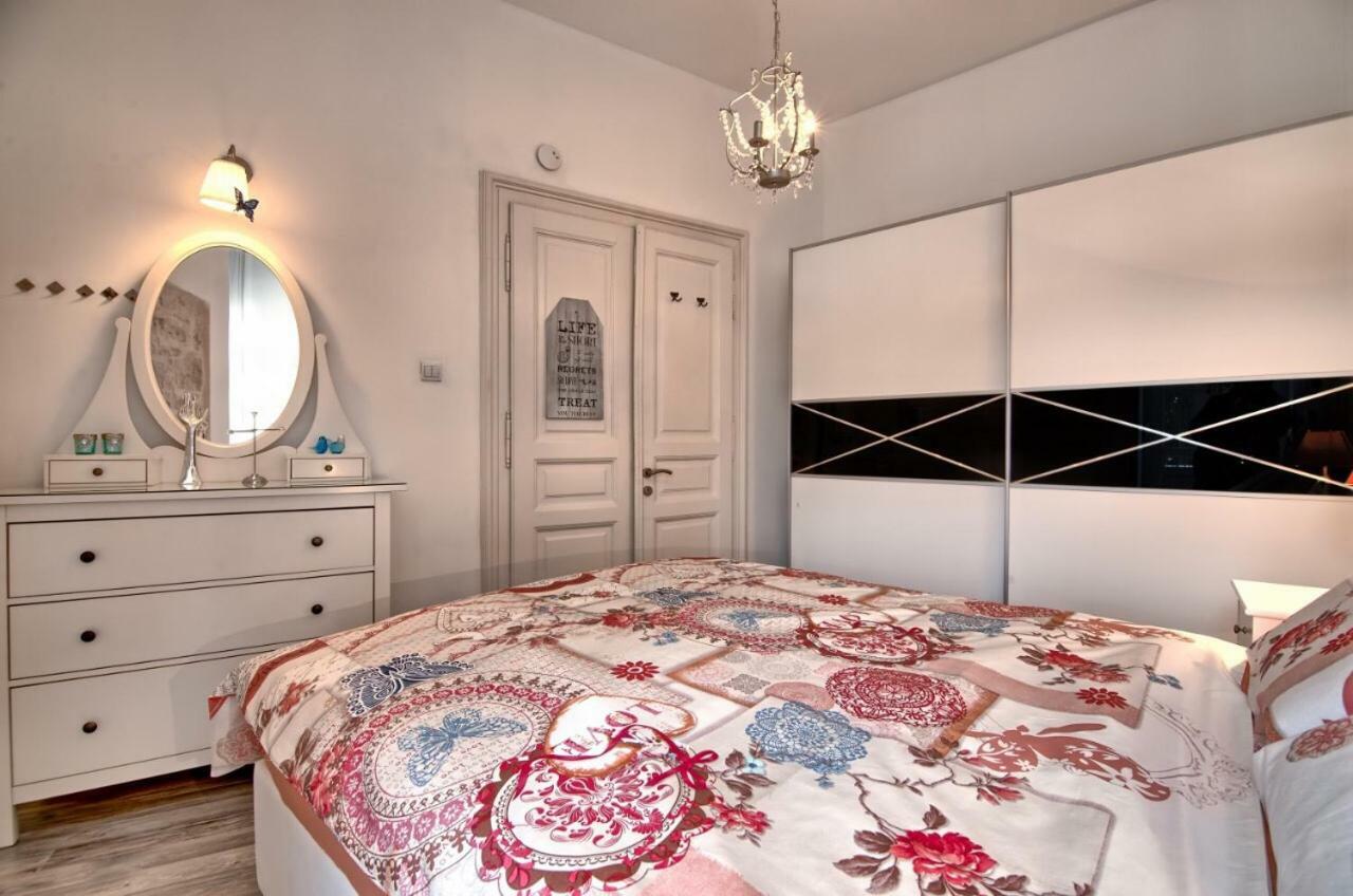 Luxury With Sea View Apartment Pula Exterior photo